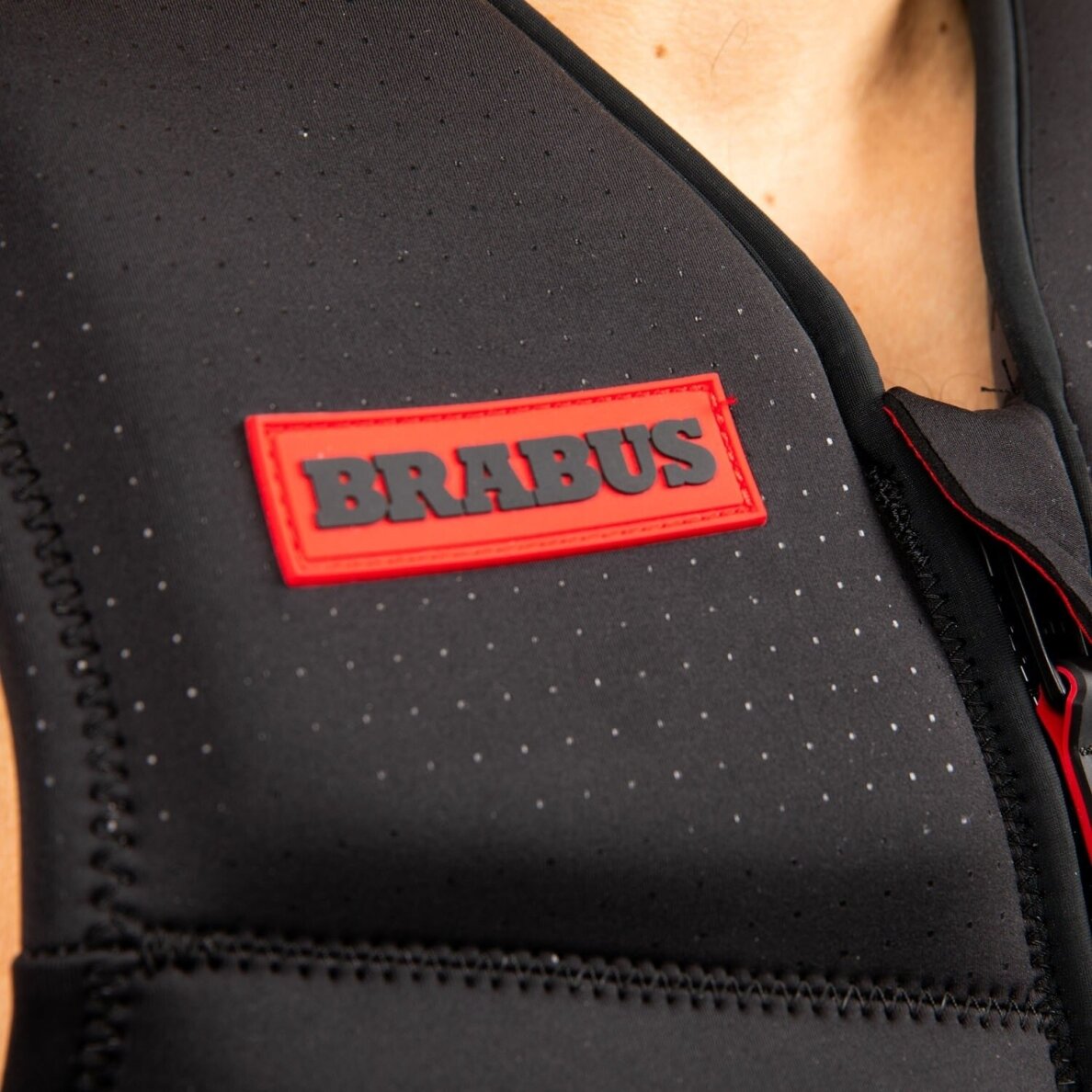 BRABUS x Jobe Shadow Fragment Vest Men 4 BRABUS x Jobe Shadow Fragment Vest Men 4