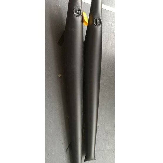 Inflatable boat keel with valve Inflatable boat keel with valve